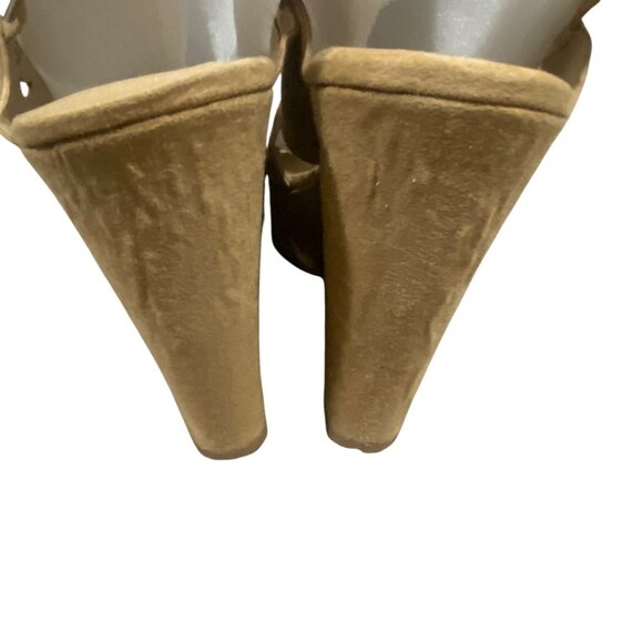 Chinese Laundry In Love Micro Suede Scalloped Cutout Wedge Sandals in Camel Sz 7 - Picture 5 of 10